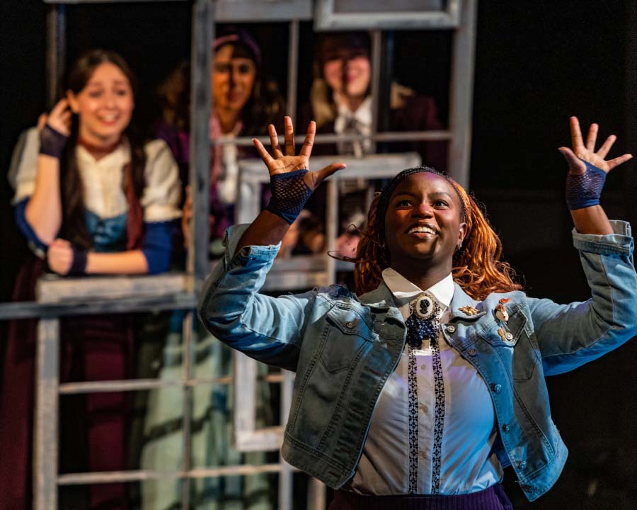 Student actress in Lost Girl