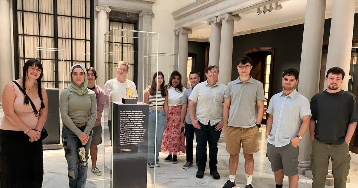 Dumbarton Oaks tour group with Byzantine art.