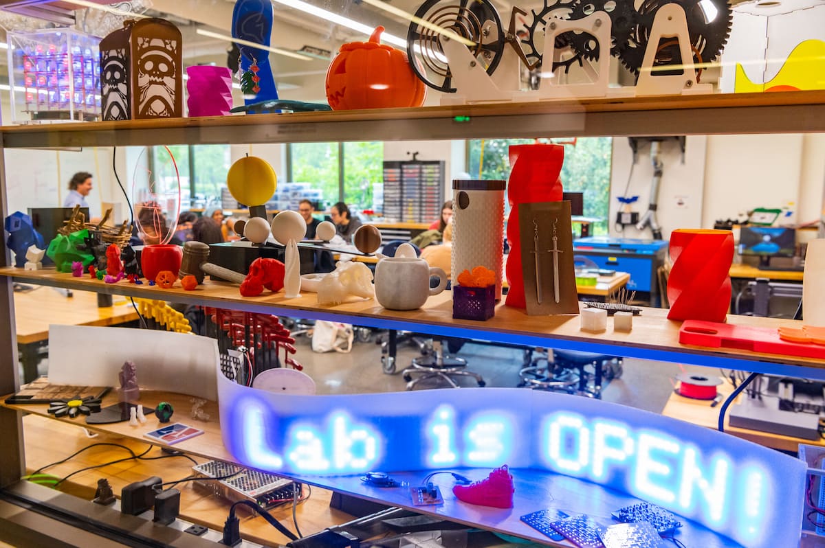 DaBL open and busy with students and projects.