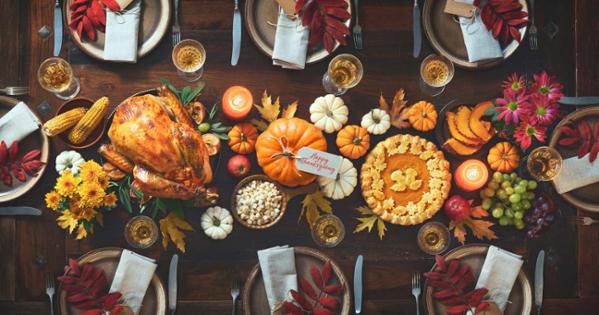 Thanksgiving table