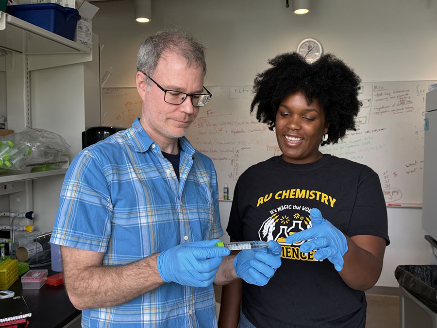 Professor John Bracht and Bianca Brown in the laboratory.