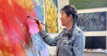 Julia Zhang painting