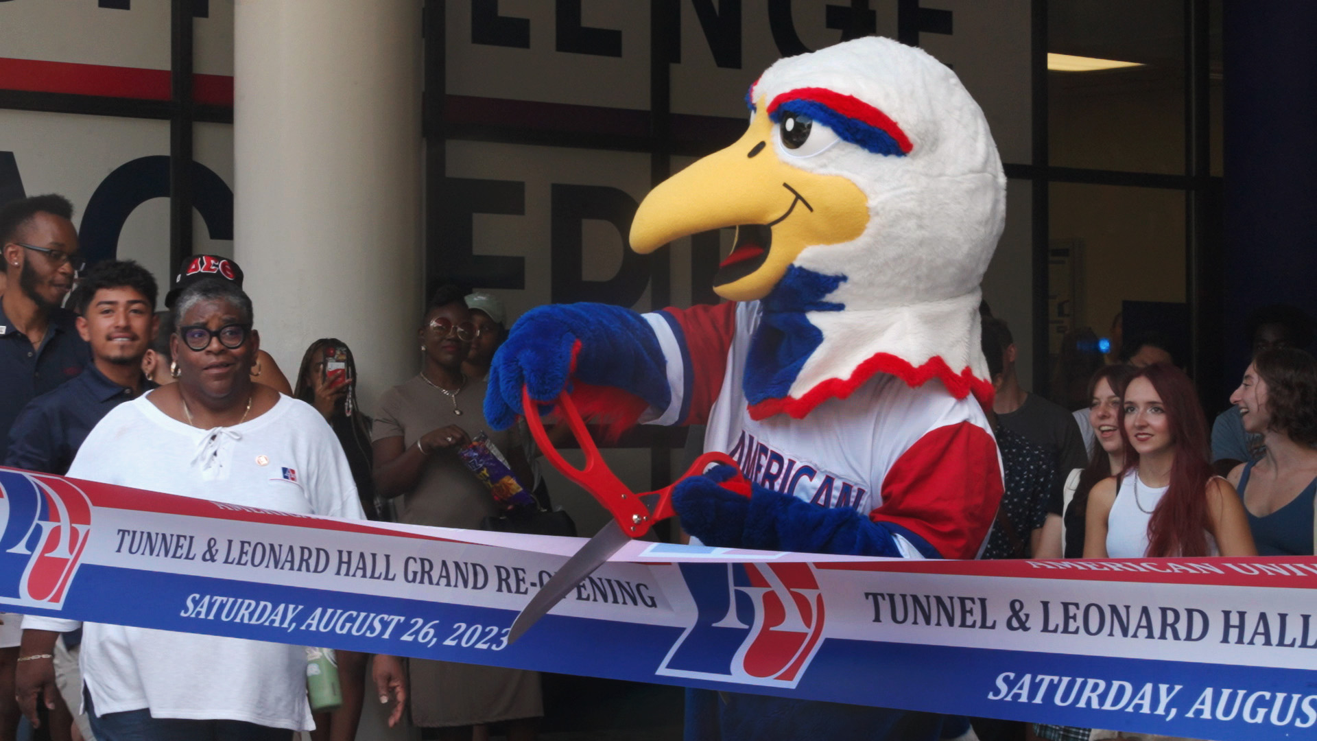 Clawd and Bronte Burleigh-Jones cutting the ribbon for the reopening of Lydecker Tunnel.