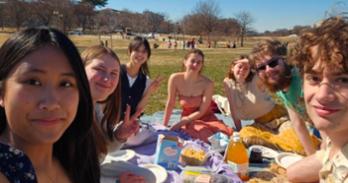 Ruchel Limbos and friends picnic on the National Mall