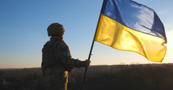 A Ukrainian soldier holds the Ukraine flag