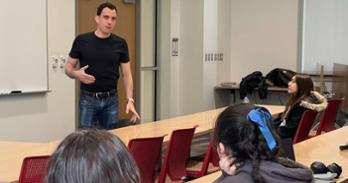 Trey Yingst speaking to students