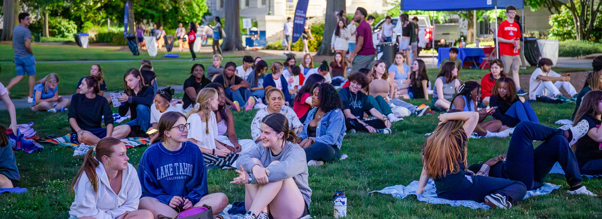 Students gathered on the quad, sitting on picnic blankets.