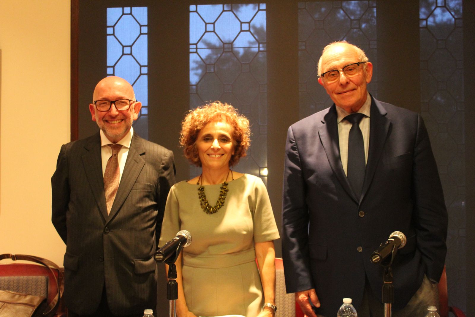 Prof. Claudia Martin con Prof. Grossman y Ruda Santolaria