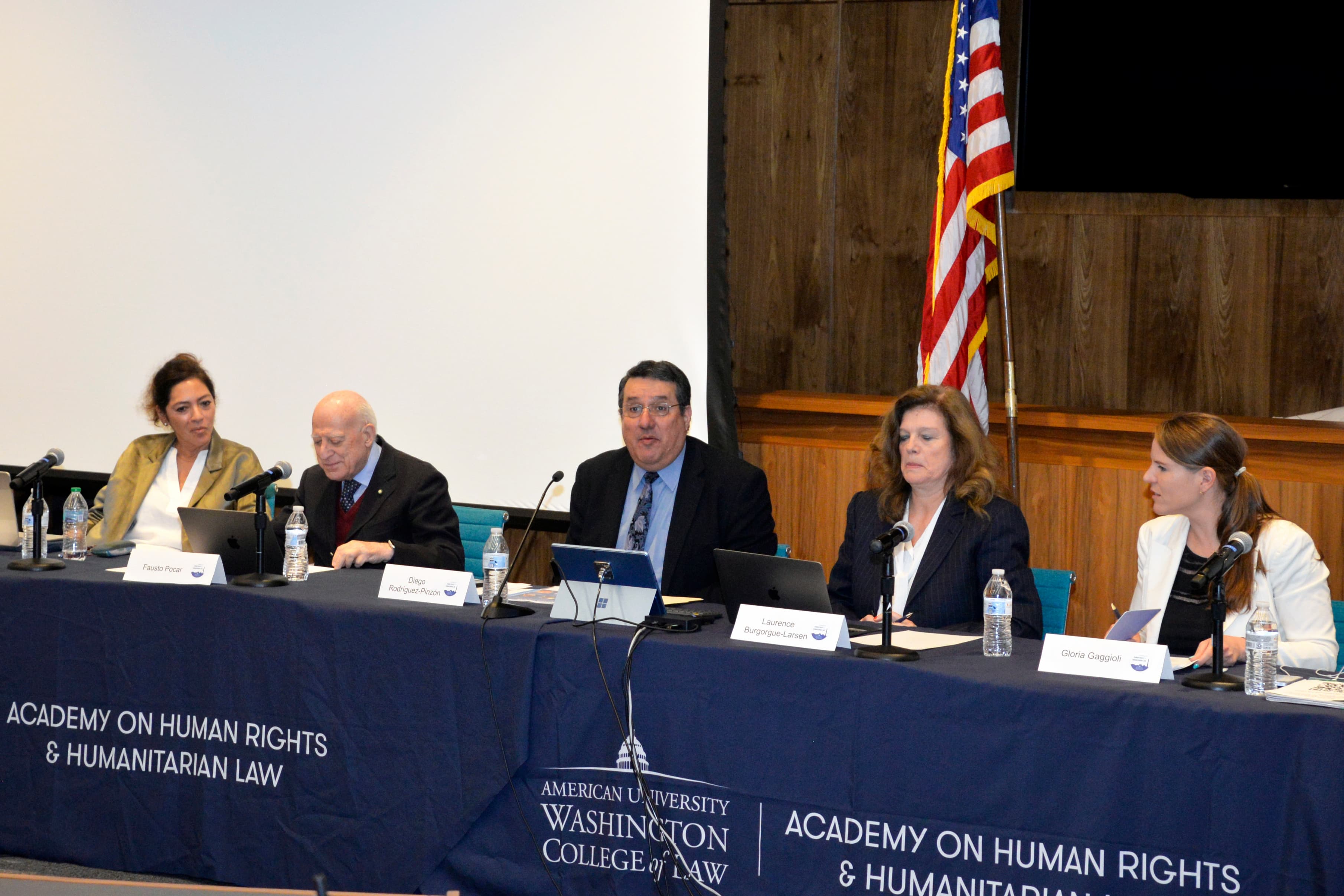 Derechos Humanos y Governanza Global: los panelistas discuten